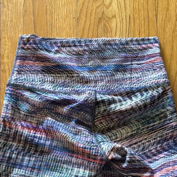 Lululemon sz 6 Wunder Train High-Rise Tight 25"
Digital Oasis White Multi VGUC - Picture 12 of 14
